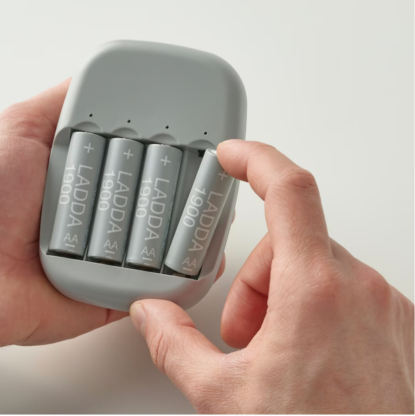 STENKOL/LADDA Battery charger and 4 batteries